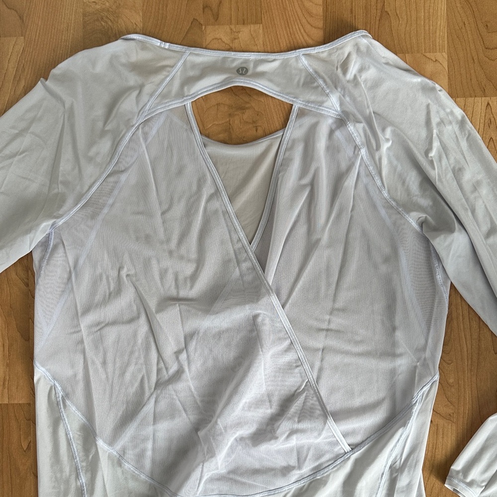 Lululemon Like New Women's Long Sleeve Tee - Picture 6 of 6